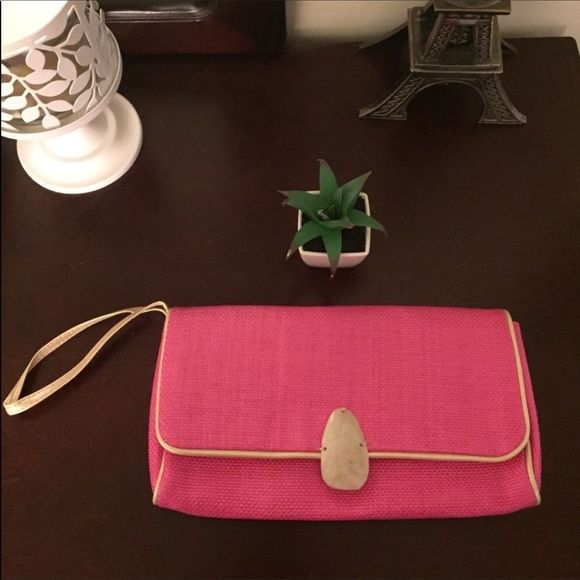 Avon Handbags - Avon Faux Shell Pink Clutch